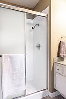 Covello 3 Br W/ Backyard North Hollywood 3 Bedroom Home by RedAwning