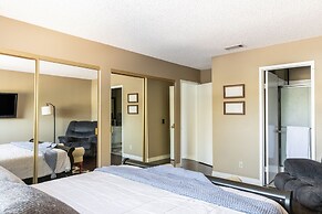 Covello 3 Br W/ Backyard North Hollywood 3 Bedroom Home by RedAwning