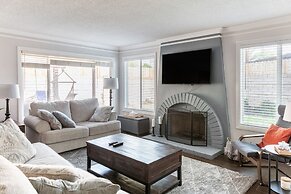 Covello 3 Br W/ Backyard North Hollywood 3 Bedroom Home by RedAwning