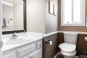 Covello 3 Br W/ Backyard North Hollywood 3 Bedroom Home by RedAwning