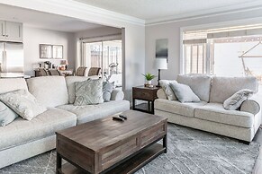 Covello 3 Br W/ Backyard North Hollywood 3 Bedroom Home by RedAwning