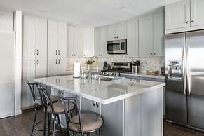 Covello 3 Br W/ Backyard North Hollywood 3 Bedroom Home by RedAwning