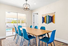 Modern 3br Pool Game Room 3 Bedroom Home by RedAwning