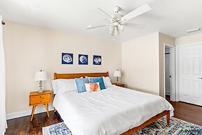 Modern 3br Pool Game Room 3 Bedroom Home by RedAwning