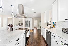 Modern 3br Pool Game Room 3 Bedroom Home by RedAwning