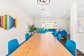 Modern 3br Pool Game Room 3 Bedroom Home by RedAwning