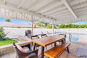 Modern 3br Pool Game Room 3 Bedroom Home by RedAwning