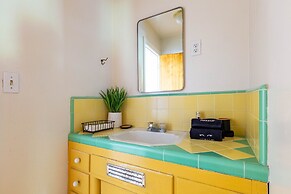 Fox Manor The Ultimate Fresno Getaway 5 Bedroom Home by RedAwning