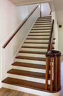 Fox Manor The Ultimate Fresno Getaway 5 Bedroom Home by RedAwning