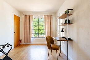 Fox Manor The Ultimate Fresno Getaway 5 Bedroom Home by RedAwning