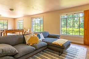 Fox Manor The Ultimate Fresno Getaway 5 Bedroom Home by RedAwning