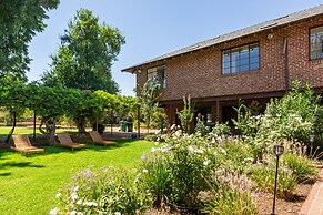 Fox Manor The Ultimate Fresno Getaway 5 Bedroom Home by RedAwning