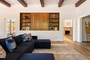 Fox Manor The Ultimate Fresno Getaway 5 Bedroom Home by RedAwning