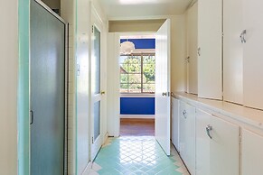 Fox Manor The Ultimate Fresno Getaway 5 Bedroom Home by RedAwning