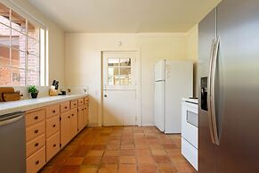 Fox Manor The Ultimate Fresno Getaway 5 Bedroom Home by RedAwning