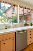 Fox Manor The Ultimate Fresno Getaway 5 Bedroom Home by RedAwning