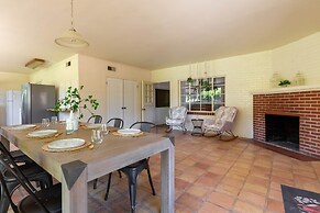 Fox Manor The Ultimate Fresno Getaway 5 Bedroom Home by RedAwning