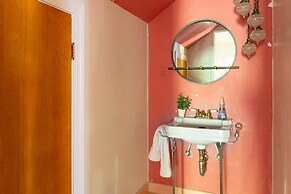 Fox Manor The Ultimate Fresno Getaway 5 Bedroom Home by RedAwning