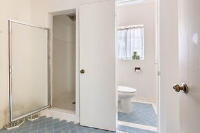 Fox Manor The Ultimate Fresno Getaway 5 Bedroom Home by RedAwning