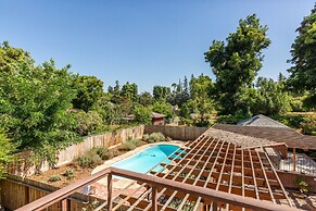 Fox Manor The Ultimate Fresno Getaway 5 Bedroom Home by RedAwning