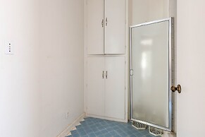 Fox Manor The Ultimate Fresno Getaway 5 Bedroom Home by RedAwning