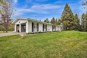 Serene Riverside Retreat 3 Bedroom Home by RedAwning