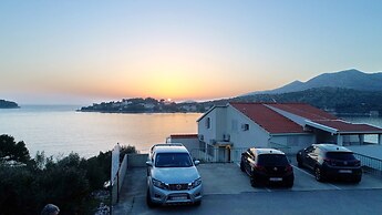 Seafront Apartments Anthony