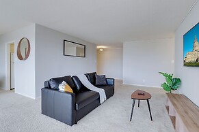 Prime Location Apartment at Crystal City