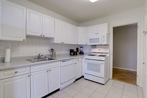 Prime Location Apartment at Crystal City