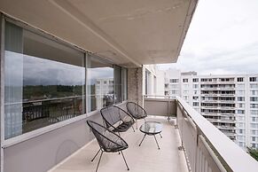 Prime Location Apartment at Crystal City