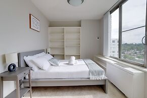 Prime Location Apartment at Crystal City