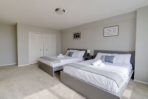 Prime Location Apartment at Crystal City