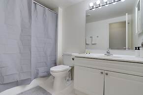 Prime Location Apartment at Crystal City