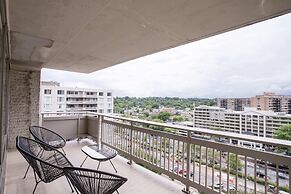 Prime Location Apartment at Crystal City