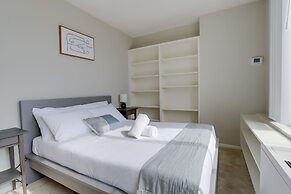 Prime Location Apartment at Crystal City