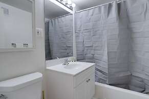 Prime Location Apartment at Crystal City