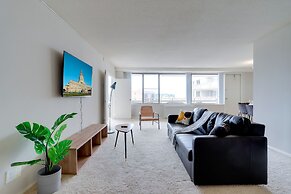 Prime Location Apartment at Crystal City