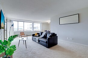 Prime Location Apartment at Crystal City