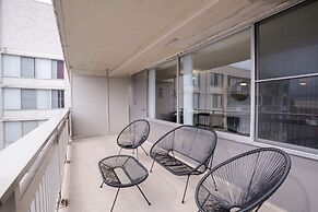 Prime Location Apartment at Crystal City