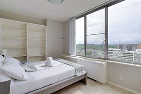 Prime Location Apartment at Crystal City