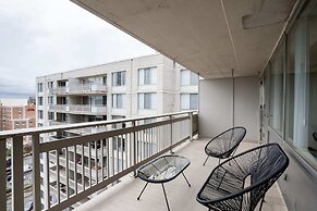 Prime Location Apartment at Crystal City