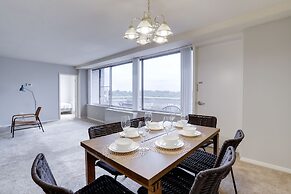 Exceptional Apartment  Crystal City