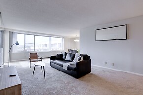 Exceptional Apartment  Crystal City