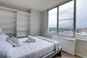 Exceptional Apartment  Crystal City
