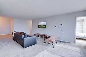 Exceptional Apartment  Crystal City