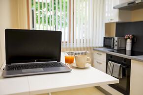 Bright 1bdr Apartment in Top Center