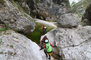 Base Camp - Glamping Resort Bovec