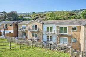 Spacious One Bed Apt With Scenic Views