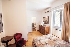 Green Hill Apartment