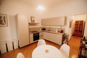 Green Hill Apartment